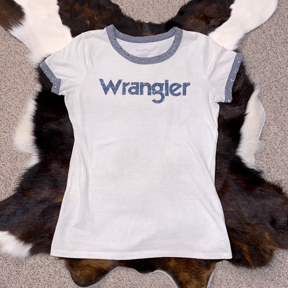 Distressed Wrangler tee⚡️